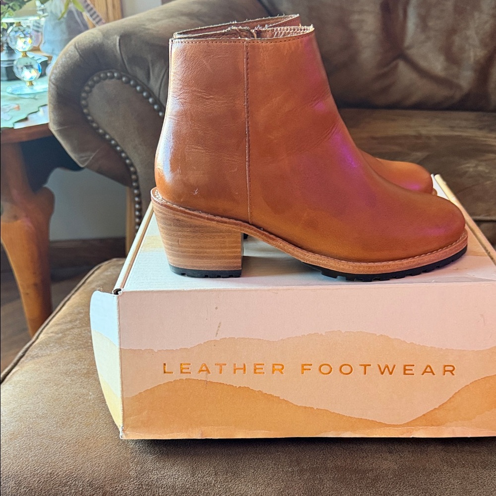 Women's Leather Ankle Booties in Chestnut Brown